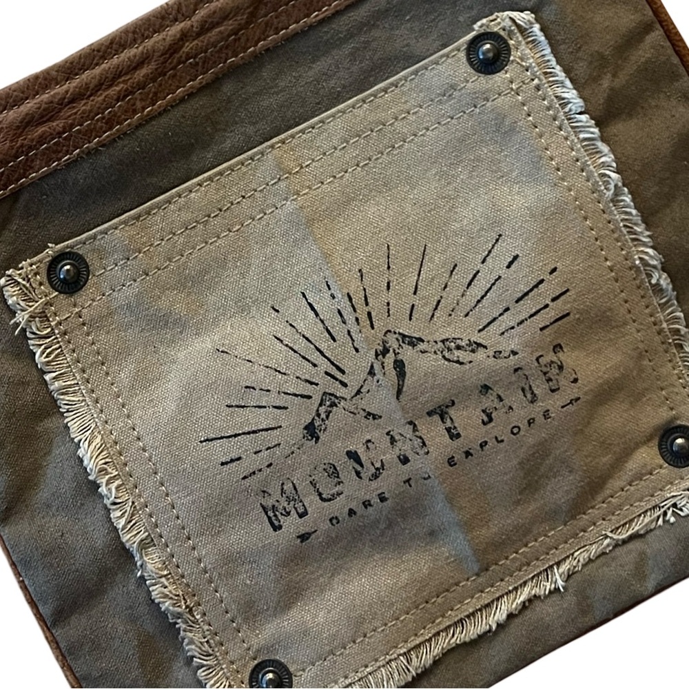 Chloe Lex Mountain Hipster Canvas Messenger Bag - Brown